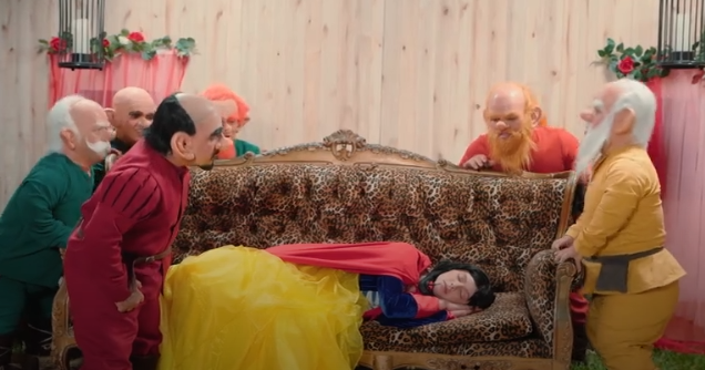 INKA SEX สโนว์ไวท์กับคนแคระทั้งเจ็ด SNOW  WHITE XXX ตื่นมาเจอคนแคระตัวเตี้ยพร้อมเย็ดหี PARODY จะทำให้ภาพจำเกี่ยวกับสโนว์ไวท์ไม่เหมือนเดิมอีกต่อไป หนังโป๊แนวล้อเลียนการ์ตูนดิสนีย์